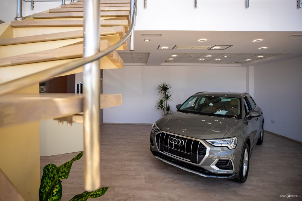 Audi Q3 expus în showroomul CataCars