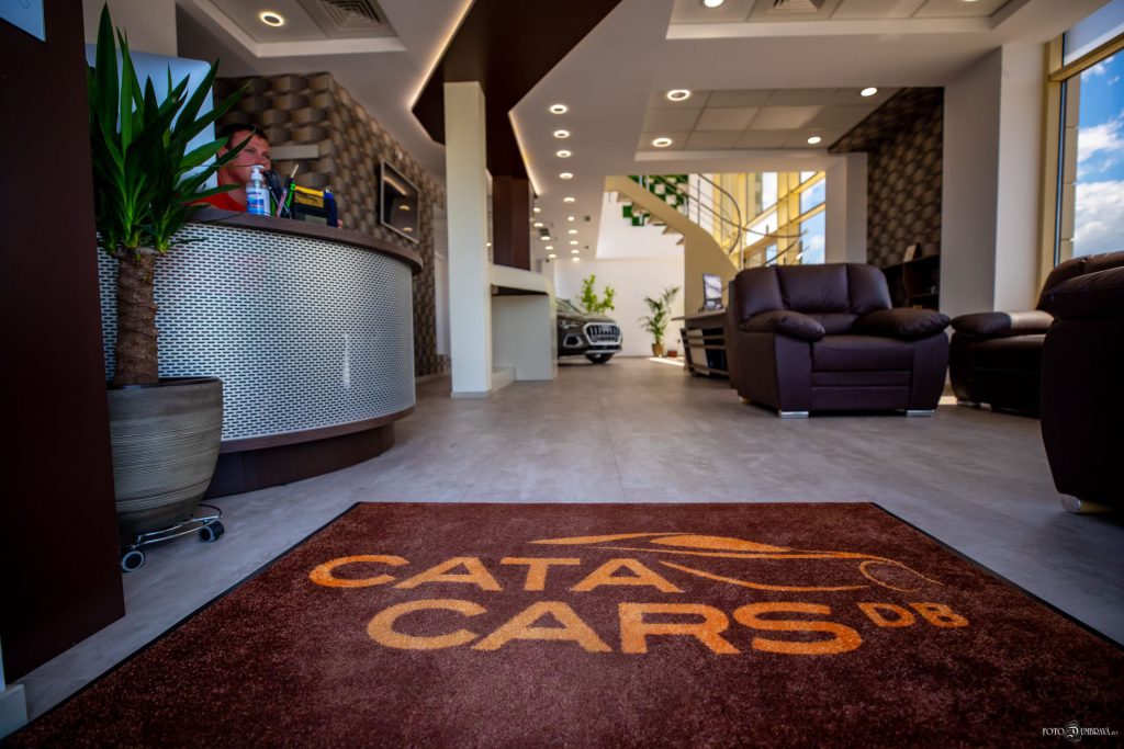 Showroom-ul CataCars din Aninoasa – interior 1