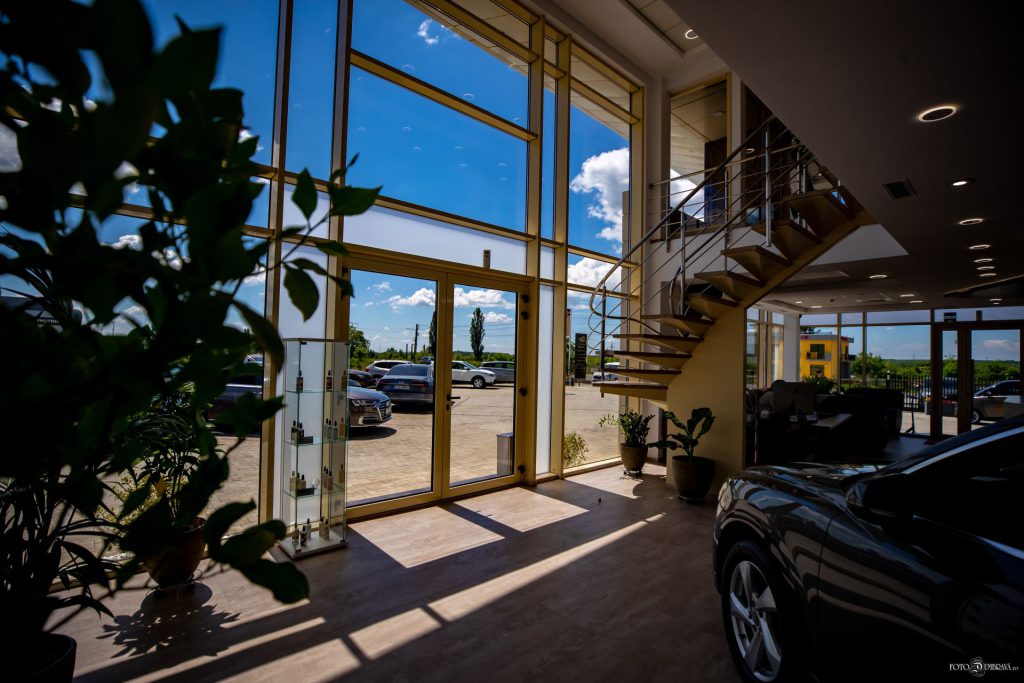 Showroom-ul CataCars din Aninoasa – interior 4