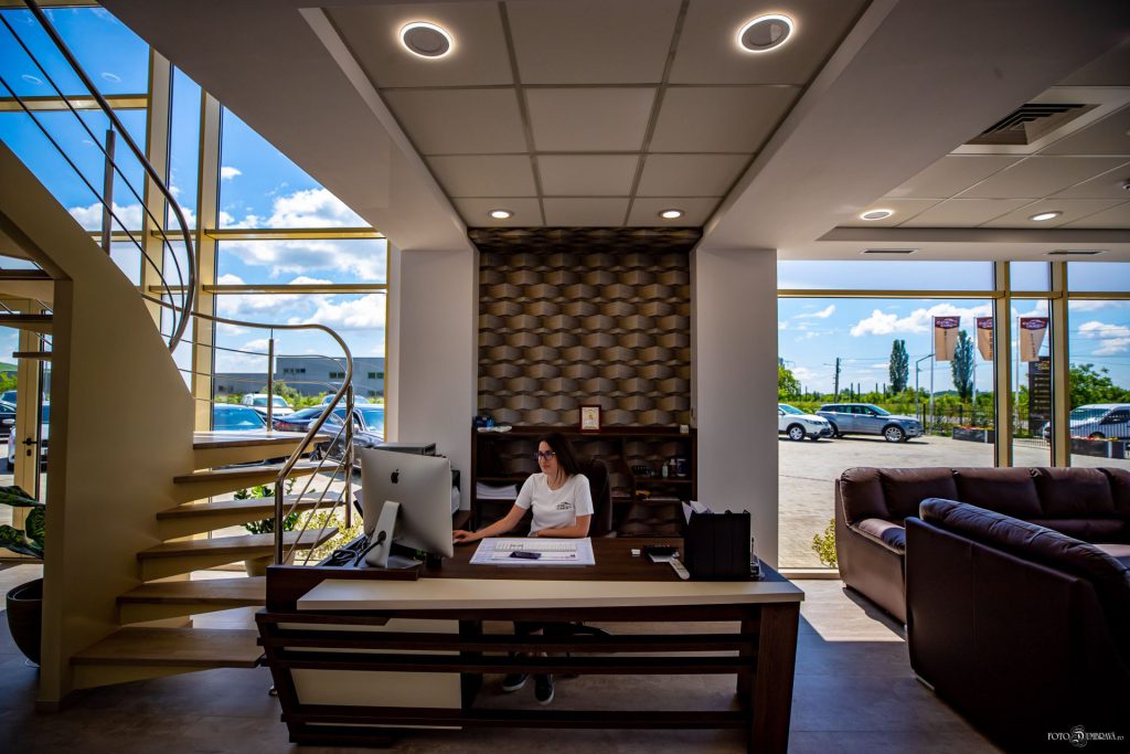 Showroom-ul CataCars din Aninoasa – interior 7