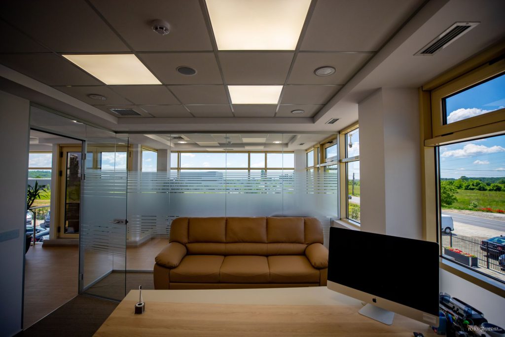 Showroom-ul CataCars din Aninoasa – interior 11