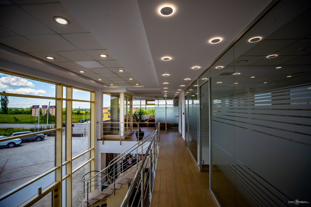 Showroom-ul CataCars din Aninoasa – interior 18