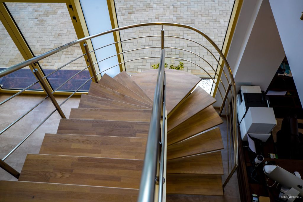 Showroom-ul CataCars din Aninoasa – interior 12
