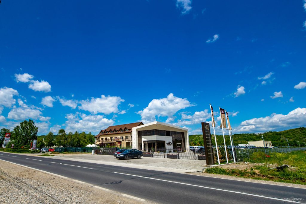 Parcul auto CataCars din Aninoasa, lângă Târgoviște – exterior 5