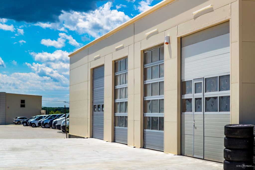 Parcul auto CataCars din Aninoasa, lângă Târgoviște – exterior 9