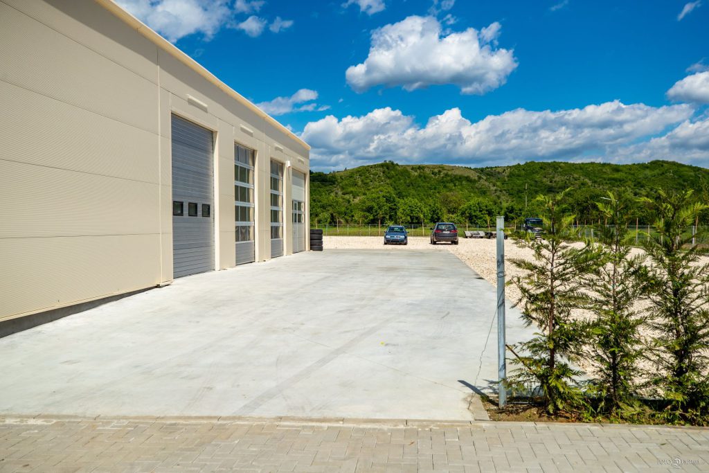 Parcul auto CataCars din Aninoasa, lângă Târgoviște – exterior 10